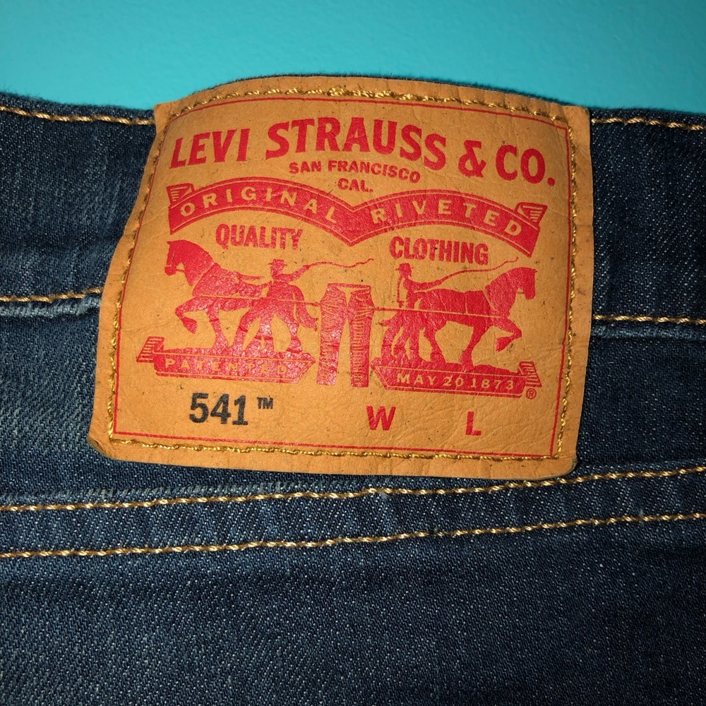 Levi Jeans 541 Mens 66” x 30” on the label but measures a 28” inseam. No stains. - Picture 3 of 7